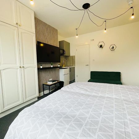 Cosy Bright Studio Apartment Close To Wembley Stadium Лондон Екстер'єр фото