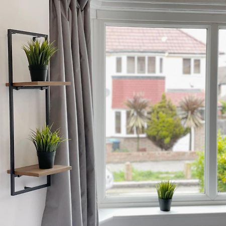 Cosy Bright Studio Apartment Close To Wembley Stadium Лондон Екстер'єр фото