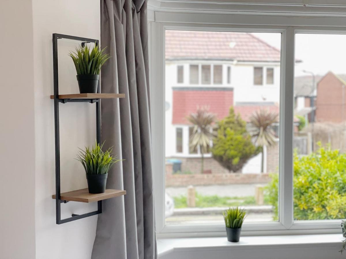 Cosy Bright Studio Apartment Close To Wembley Stadium Лондон Екстер'єр фото