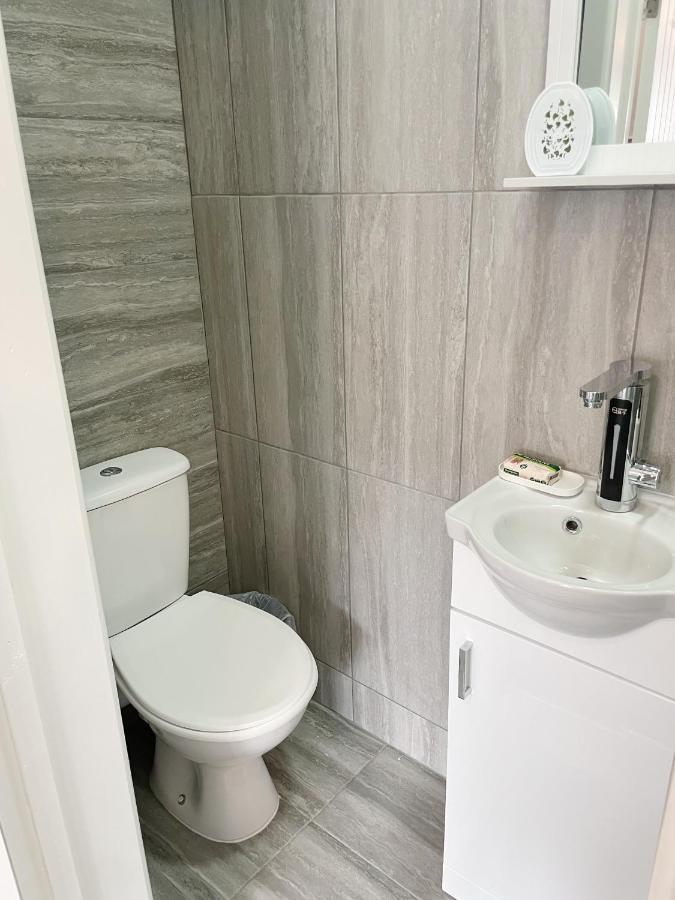 Cosy Bright Studio Apartment Close To Wembley Stadium Лондон Екстер'єр фото