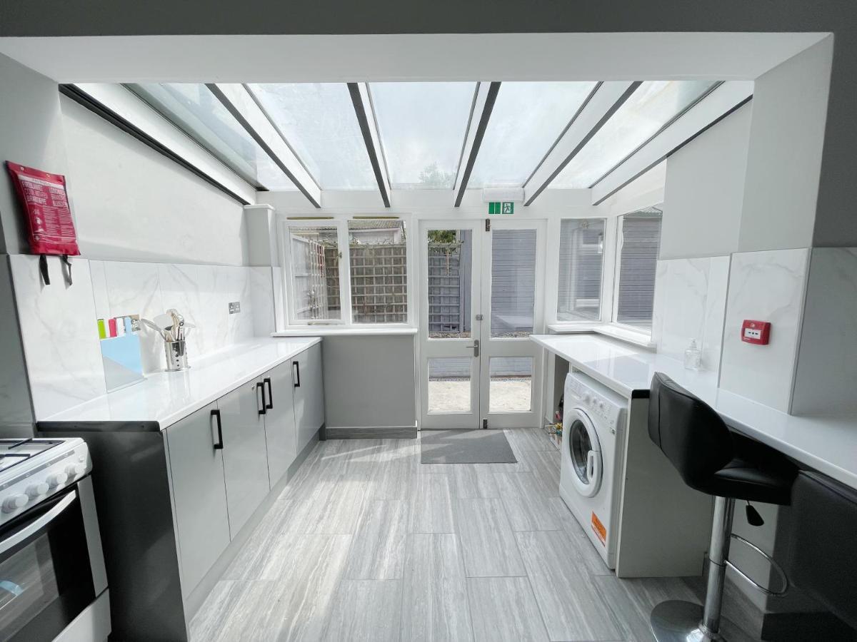 Cosy Bright Studio Apartment Close To Wembley Stadium Лондон Екстер'єр фото
