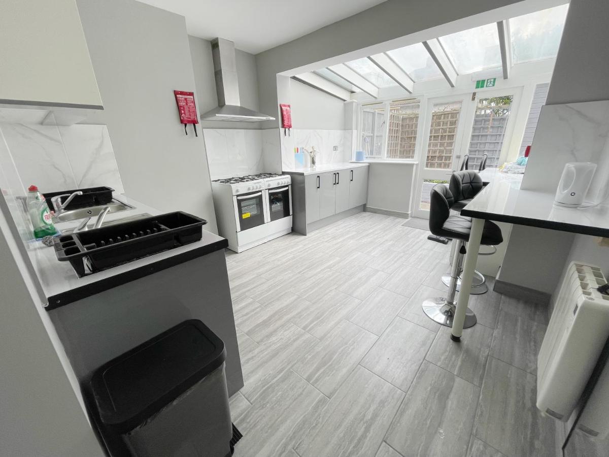 Cosy Bright Studio Apartment Close To Wembley Stadium Лондон Екстер'єр фото