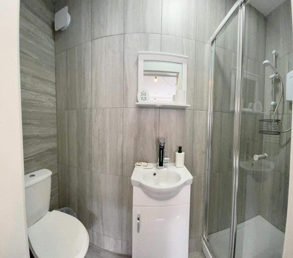 Cosy Bright Studio Apartment Close To Wembley Stadium Лондон Екстер'єр фото