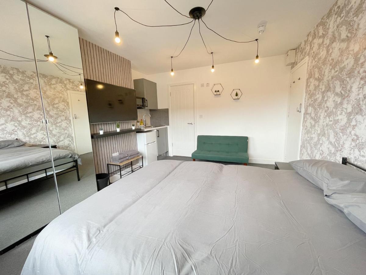 Cosy Bright Studio Apartment Close To Wembley Stadium Лондон Екстер'єр фото