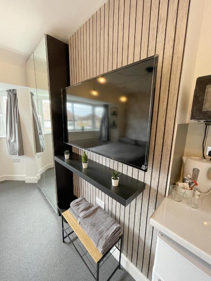 Cosy Bright Studio Apartment Close To Wembley Stadium Лондон Екстер'єр фото